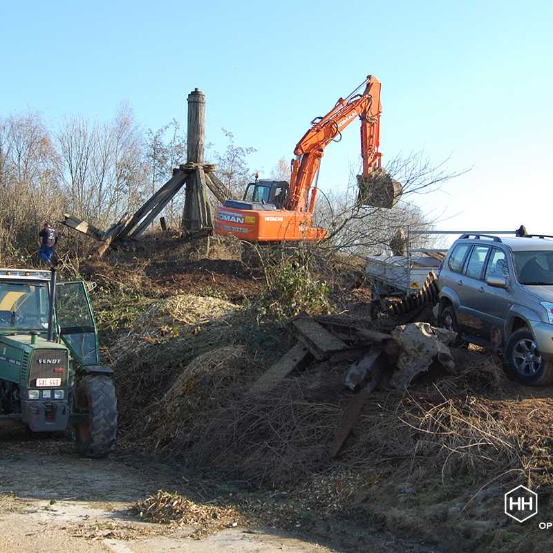 Opruimen site Buysesmolen<br>15-11-2007 - ©Damien De Leeuw (Helemaal Herzele)